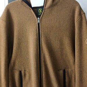 Size large Aigle fleece, color brown/black